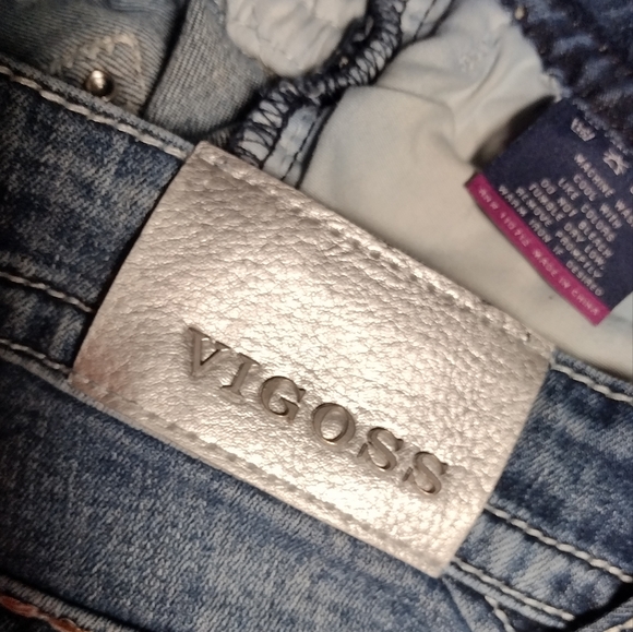 Vigoss Capri Jeans with Embroidered Pockets - Picture 11 of 12